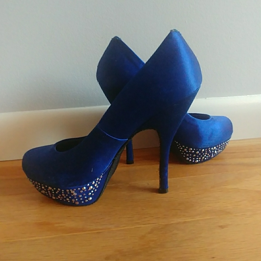 Blue studded Steve Madden heels!!
